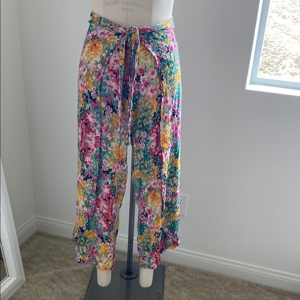 Floral Wide-Leg Pants with Tie Waist 🐝